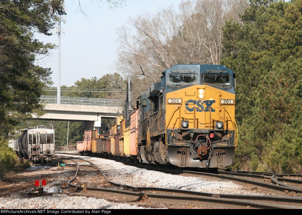 CSX 201 and 5254 lead a tie train
